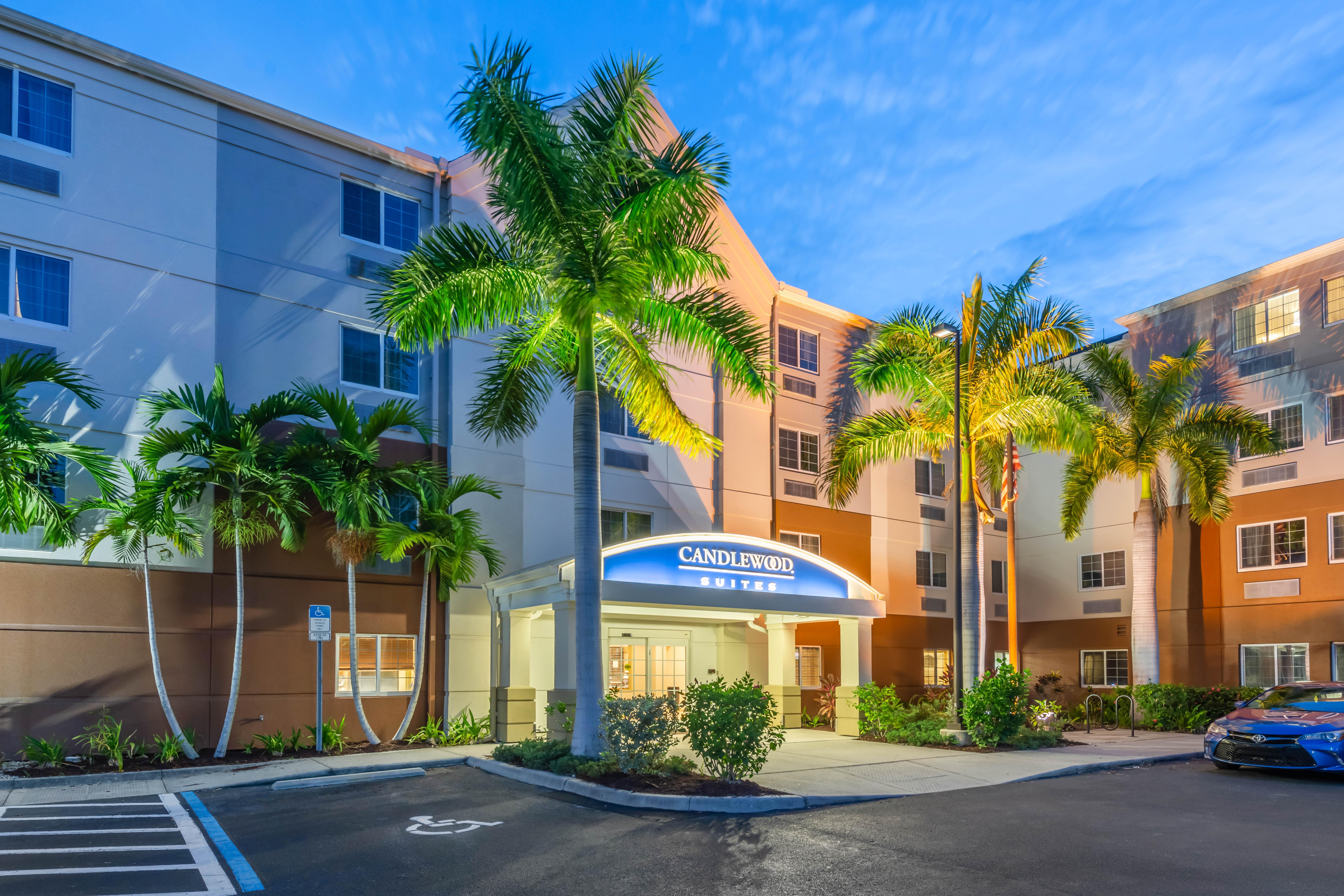 Candlewood Suites Fort Myers/Sanibel Gateway By Ihg Exteriér fotografie