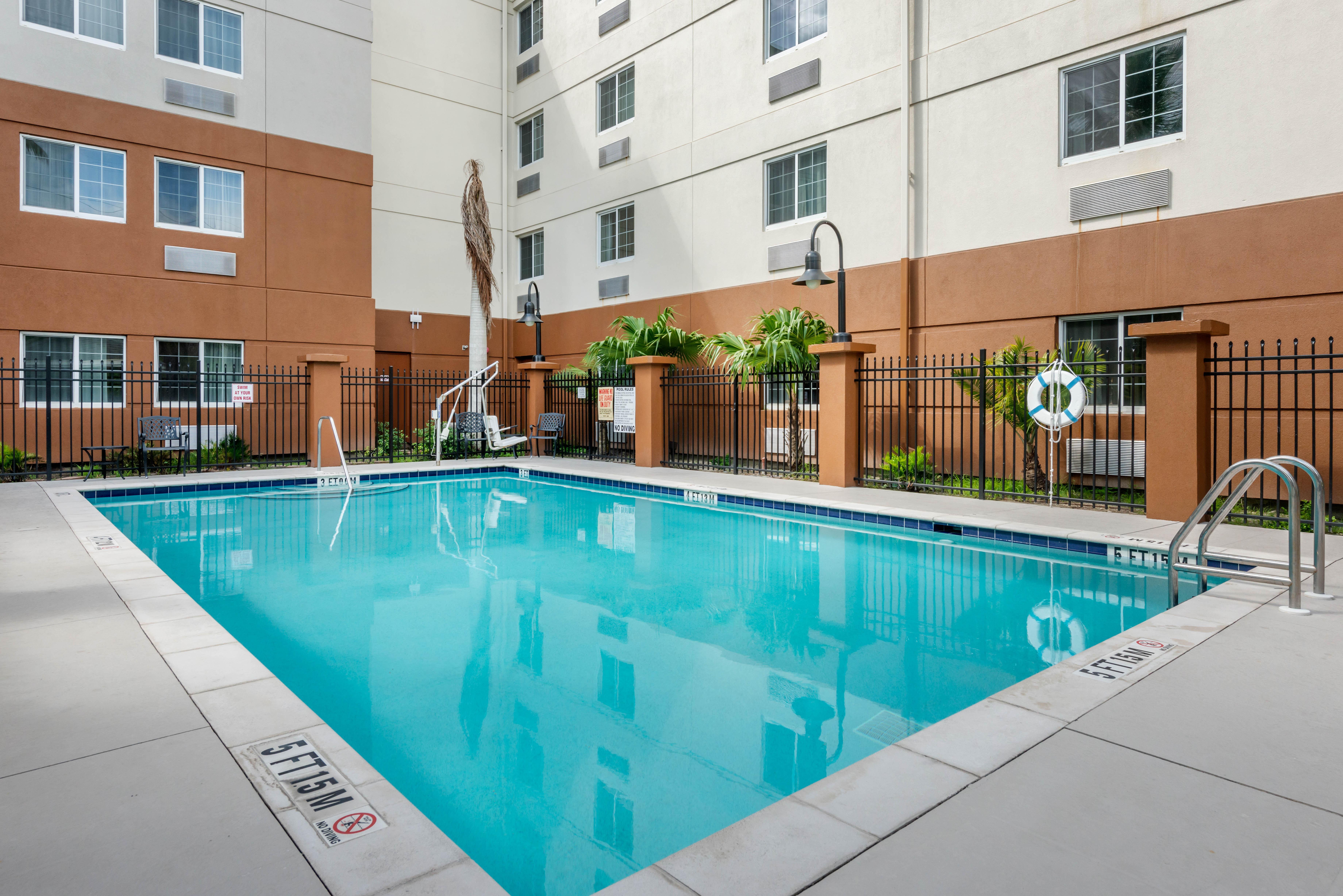 Candlewood Suites Fort Myers/Sanibel Gateway By Ihg Exteriér fotografie